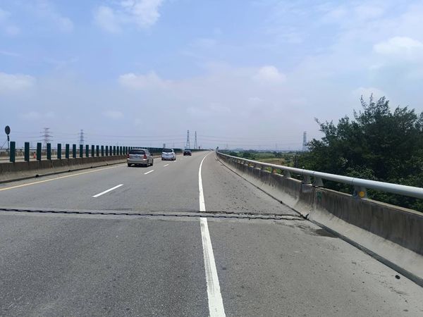 ▲台61線伸港路段伸縮縫工程將於7月2日至16日封閉車道。（圖／公路總局提供）