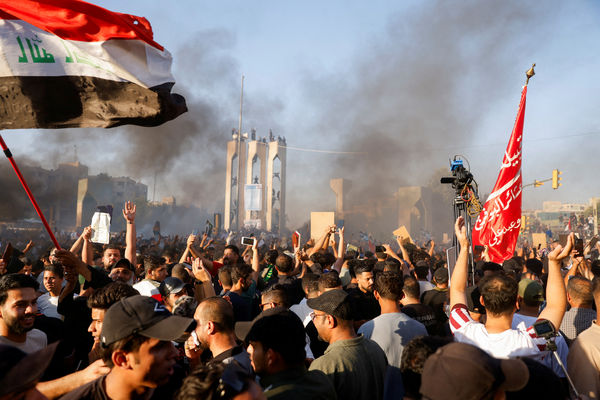 ▲▼伊拉克民眾在瑞典駐巴格達（Baghdad）大使館前示威，抗議焚燒可蘭經事件。（圖／路透）