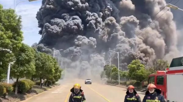 ▲▼江西貴溪市化工廠大爆炸。（圖／翻攝自北京青年報）