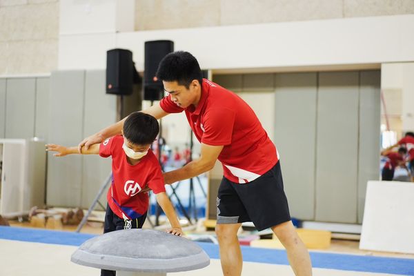 ▲華南小小體操營今(1)在高雄國訓中心登場。（圖／華南銀行提供）