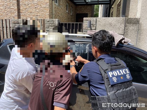 ▲▼員警趕到現場徵得婦女人，同意，立即以警棍擊破車窗將受困的幼嬰與毛小孩救出。（圖／花蓮警分局提供，下同）