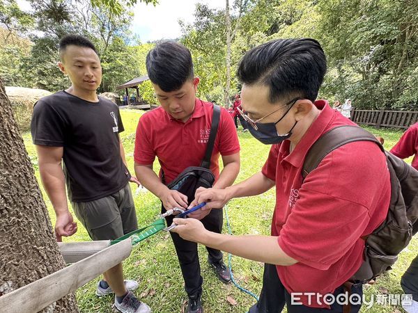 ▲台南市義消中正中隊2日選定嘉義縣梅山鄉圓潭生態園區，併同義消常年訓練辦理「義消山訓暨繩索訓練」。（圖／記者林悅翻攝，下同）