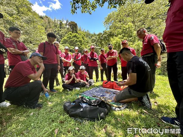 ▲台南市義消中正中隊2日選定嘉義縣梅山鄉圓潭生態園區，併同義消常年訓練辦理「義消山訓暨繩索訓練」。（圖／記者林悅翻攝，下同）