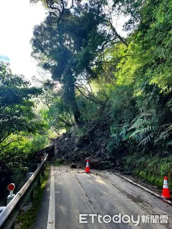 台14甲翠峰路段二度坍方。（圖／公路總局埔里工務段提供）