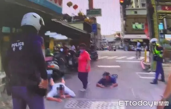 ▲28歲陳姓男子，要求45歲郭姓男子挪移車輛以便他停車，雙方先發生口角進而動手互毆，被警方壓制法辦。（圖／記者林悅翻攝，下同）