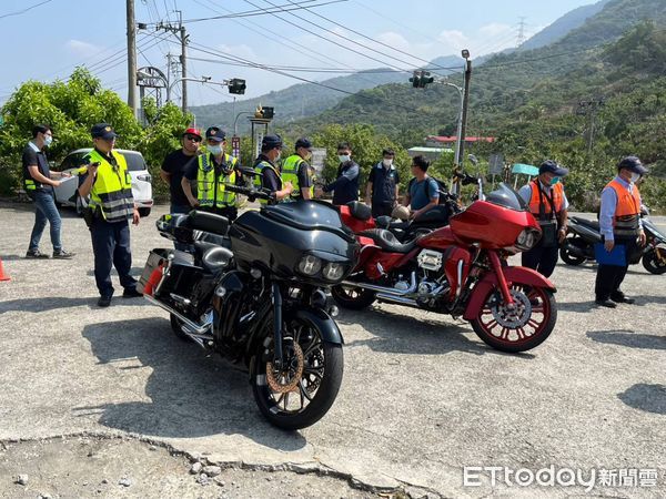 ▲為確保沿路交通順暢及旅遊民眾安全，白河警方將加強該路段重點巡守，並配合交通警察大隊，不定時規劃執行「環、警、監」各式改裝車輛聯合稽查勤務。（圖／記者林悅翻攝，下同）