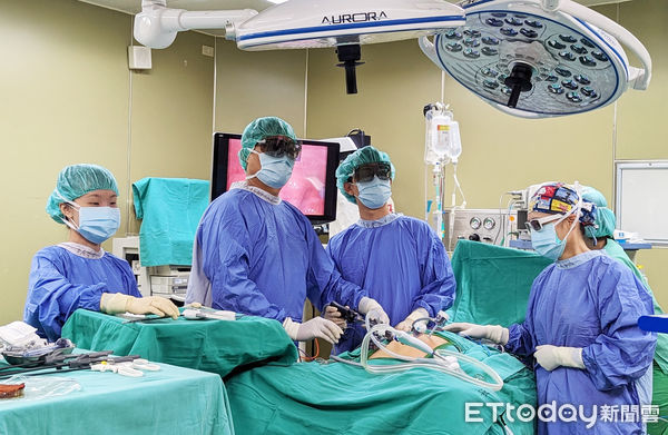 ▲東港安泰醫院採3D腹腔鏡技術為85歲男患直腸癌進行手術            。（圖／安泰醫院提供，下同）