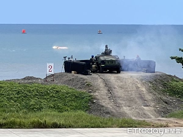 ▲陸軍第四作戰區3日在加祿堂沙灘實施天馬操演，射擊拖式二型飛彈。（圖／記者蘇晏男攝）