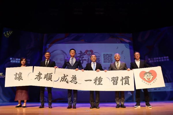 圖五：世新大學校長陳清河（右二）受邀為2023時報金犢獎國際競賽頒獎典禮致詞。（圖／世新大學提供）