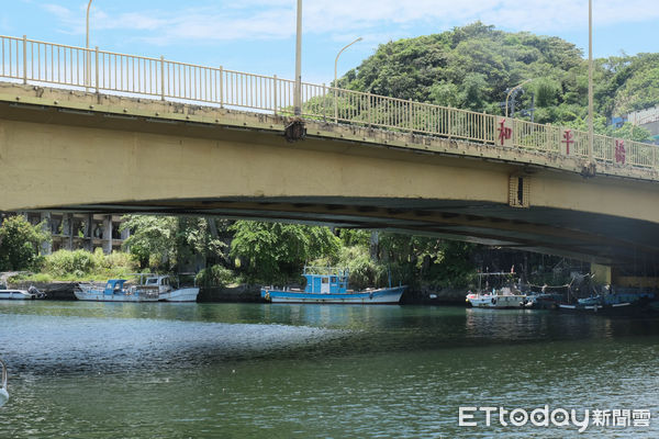 ▲搭「水路一號」快艇眺望海上基隆,基隆旅遊,正濱漁港,福州街,和平橋。（圖／記者彭懷玉攝）