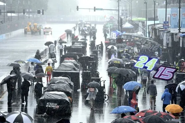 ▲▼納斯卡（NASCAR）街頭賽車因芝加哥暴雨宣布取消。（圖／達志影像／美聯社）