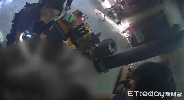 ▲▼男子無故入侵宮廟又攻擊員警 花警鳴槍警示強勢逮捕送辦。（圖／記者王兆麟翻攝）