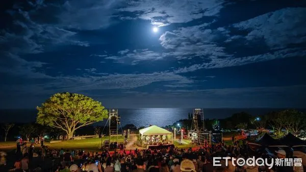▲「2023東海岸大地藝術節」，7月場次「月光·海音樂會」，於3日、4日，在成功都歷遊客中心前大草坪舉辦。（圖／記者楊漢聲翻攝）
