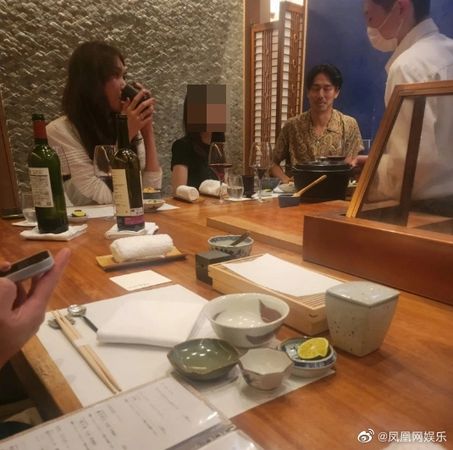 ▲▼林志玲、AKIRA東京餐廳吃飯被目擊。（圖／翻攝自微博）