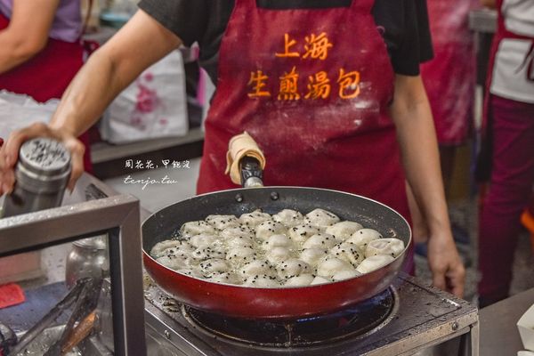 ▲▼高雄火車站、高醫附近必吃美食「上海生煎湯包」，傳承上海老闆絕佳手藝，不論內用外帶，排隊人潮從不間斷。（圖／部落客周花花提供）