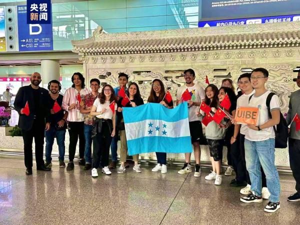 ▲▼宏都拉斯26名留學生離台　轉往「新友邦」中國大陸就學。（圖／翻攝CCTV）