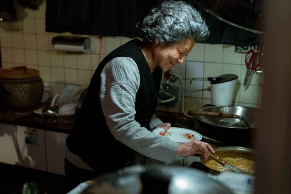 ▲▼ 《地獄里長》林哲熹（左）、王彩樺「祖孫情」默契滿分            。（圖／風起娛樂提供）