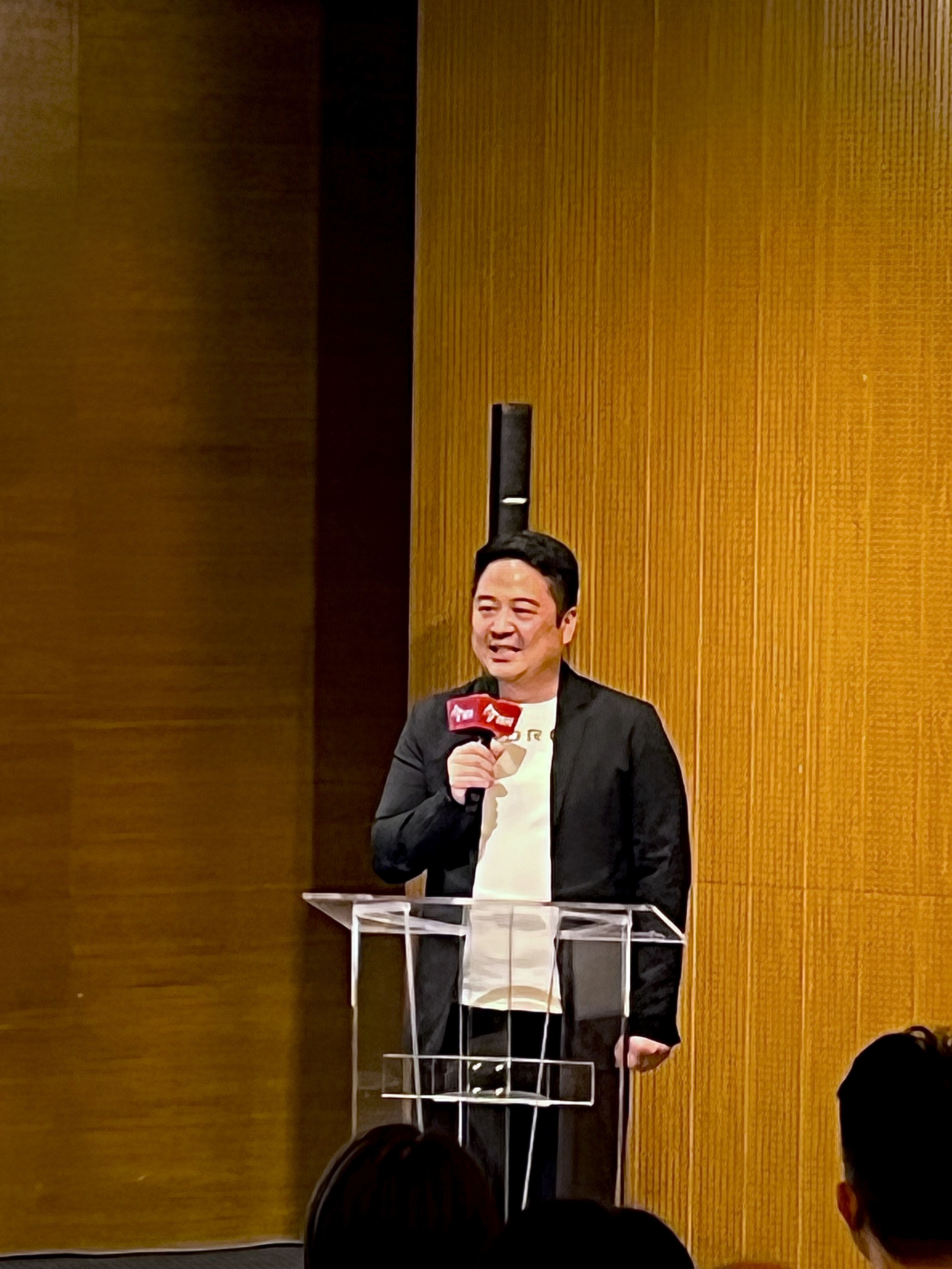 ▲▼泓德能源董事長謝源一表示很榮幸可以成為《台灣超人AR數位親子繪本》的唯一公益夥伴。（圖／泓德能源提供）