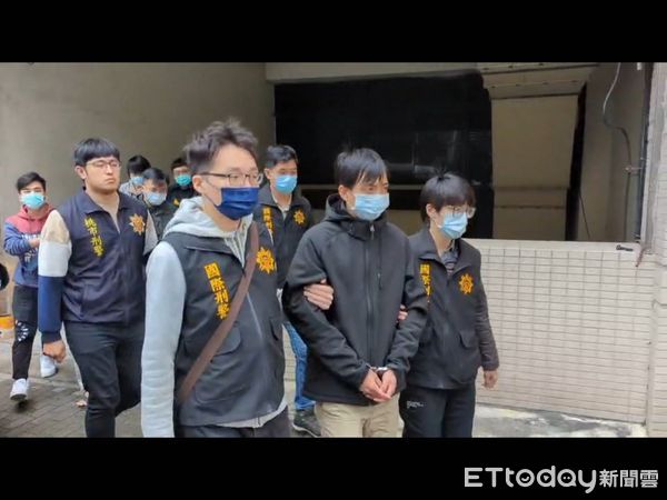 ▲刑事局逮捕陳男駭客盜刷集團，拘提15人到案。（圖／記者張君豪翻攝）