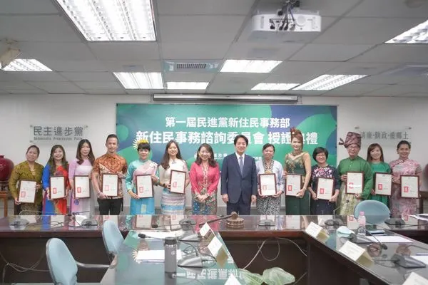 ▲▼民主進步黨新住民事務部升格後，昨(5)日舉辦「第一屆新住民事務諮詢委員會暨授證典禮」。（圖／民進黨提供）