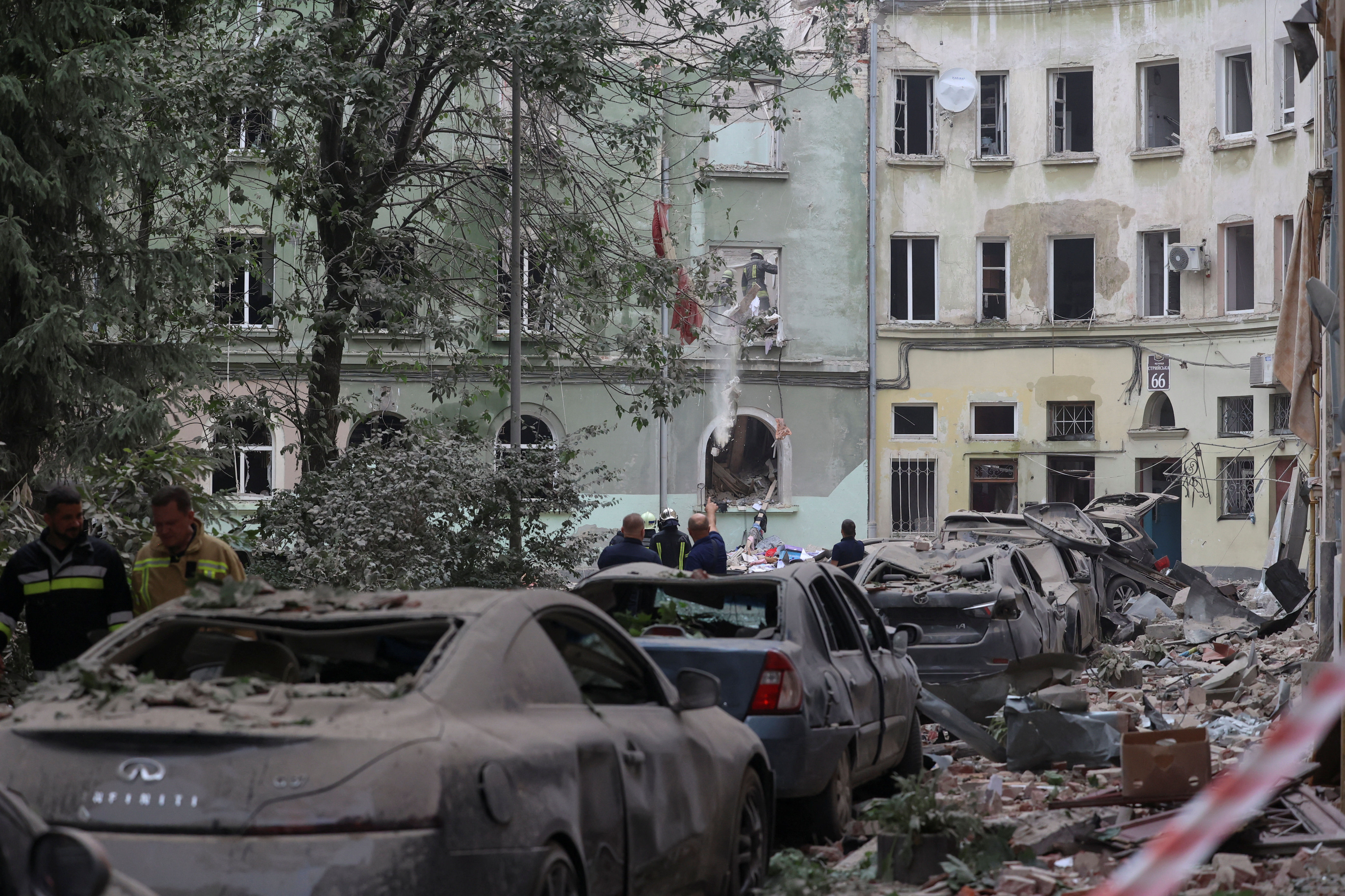 ▲▼ 烏克蘭西部城市利沃夫（Lviv）6日遭飛彈攻擊，至少4死32傷。（圖／路透）