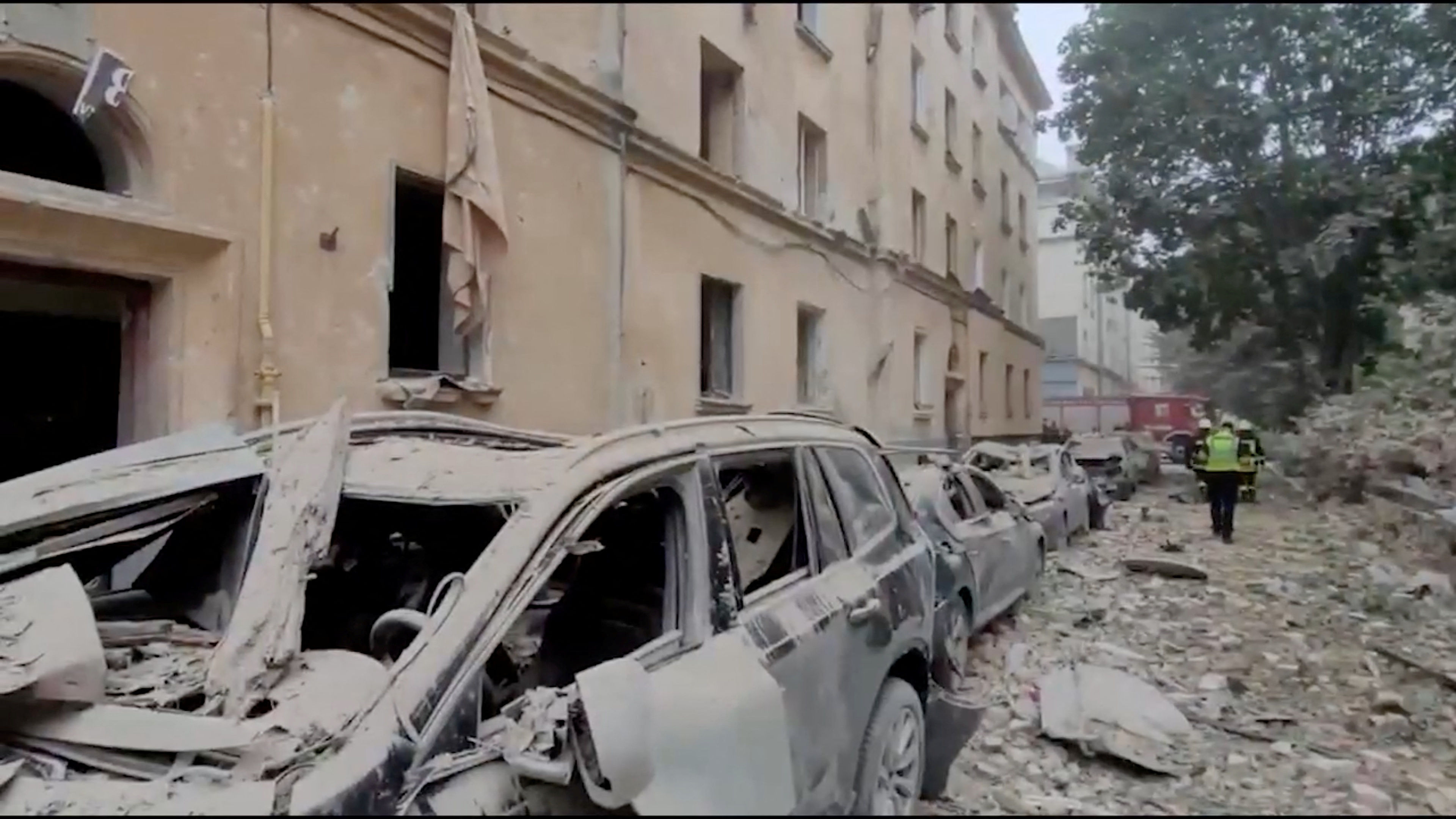 ▲▼ 烏克蘭西部城市利沃夫（Lviv）6日遭飛彈攻擊，至少4死32傷。（圖／路透）