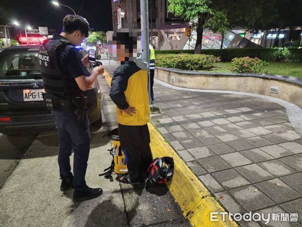 ▲▼ 日籍生連人帶車滾進山谷            。（圖／記者戴上容翻攝）