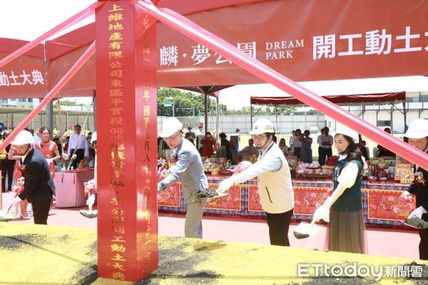 ▲清景麟建築團隊在台南市長黃偉哲見證下，捐贈300萬元給台南市心智障礙關顧協會、台南市聲暉協進會及台南市慈光身障協會等3單位，推動身障褔利。（圖／記者林悅翻攝，下同）