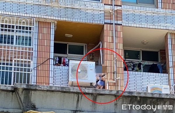 ▲▼             台南永康區一名女童跑到3樓陽台受困。（圖／民眾提供）