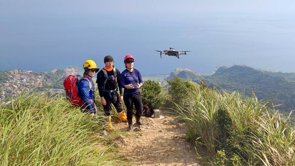 ▲▼             9人登山團前往勸濟堂，1男失蹤。（圖／新北市消防局提供）