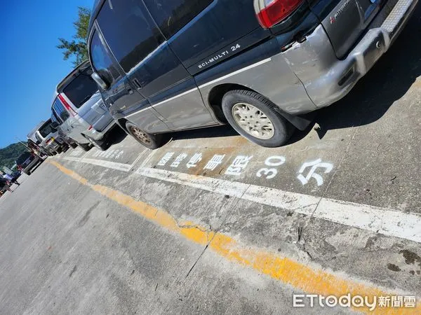 ▲8日開始，台東縣政府及縣警察局台東分局即正式執行違規車輛取締及港區出入口管制。（圖／記者楊漢聲翻攝）