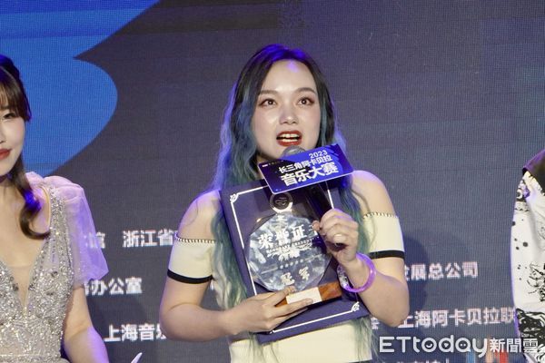 ▲中青年組冠軍隊「追光歌手」代表希望熱愛阿卡貝拉的朋友克服困難、勇敢追夢。（圖／記者趙禕攝）