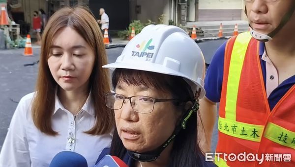 台北市南京西路天坑補完又出現新漏水點。（圖／記者黃彥傑翻攝）