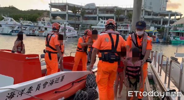 ▲▼             屏東墾丁後壁湖漁港9人體驗帆船活動，鋼索斷裂受困海上。（圖／記者陳崑福翻攝）