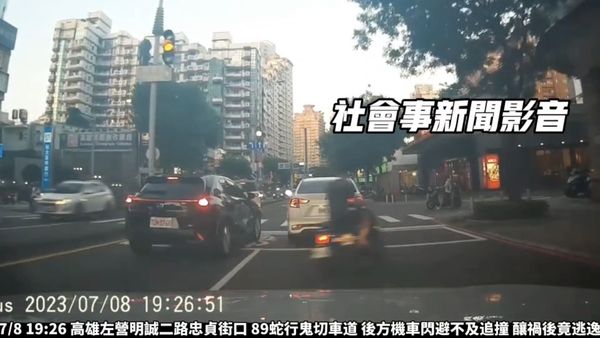 ▲▼「路上蛇行」害後車追撞雷殘，鬼切男釀禍後竟還加速肇逃！。（圖／記者賴文萱翻攝）