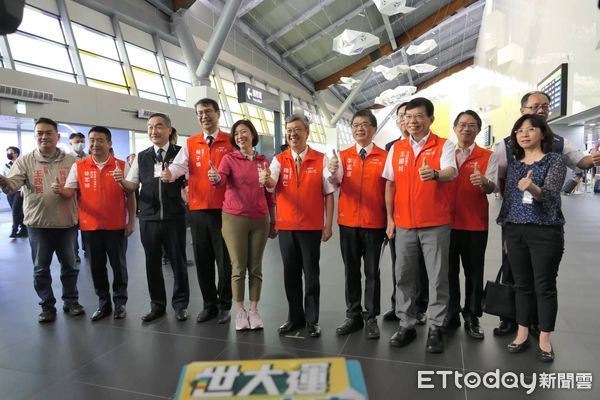 ▲▼行政院長陳建仁、交通部長王國材視察台中機場。（圖／民航局）