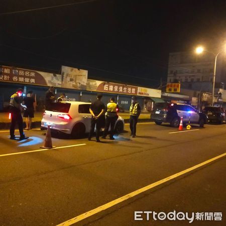 ▲里港警方配合監理站、環保局取締違規車輌             。（圖／記者陳崑福翻攝）