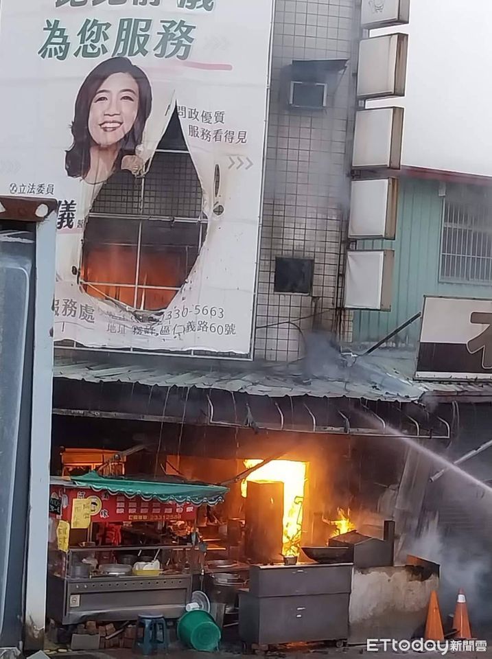 台中市霧峰市場的排隊美食「阿滿麵線」起火。（圖／台中議員江和樹提供）
