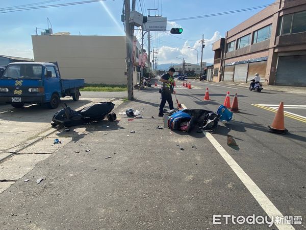 ▲▼苗栗苑裡17歲無照少年騎機車在130線上直行撞擊左轉彎機車，雙雙倒地受傷送醫，幸無生命危險。（圖／記者蔡文淵翻攝）