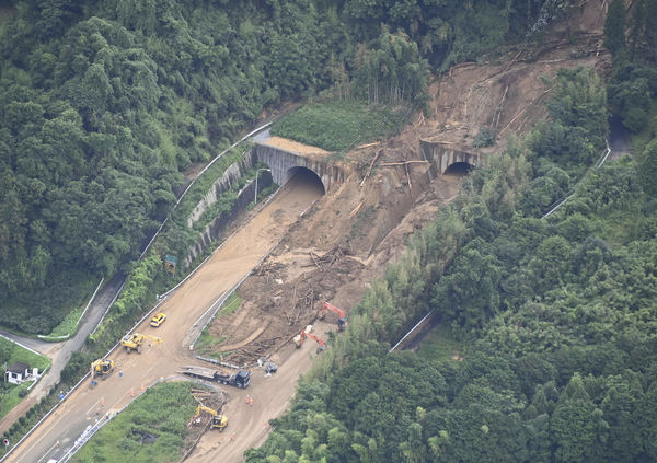 ▲▼日本九州北部地區暴雨釀6死3失蹤。（圖／達志影像／美聯社）