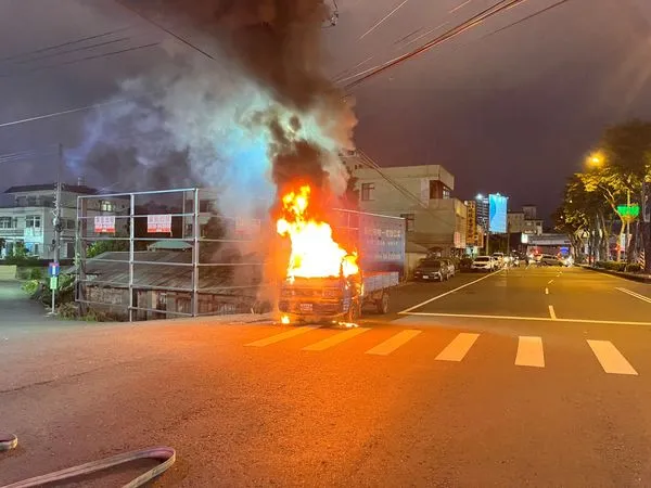 ▲彰化市彰南路3段發生火燒車意外。（圖／民眾提供）