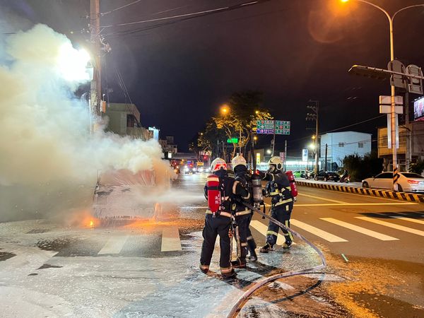 ▲彰化市彰南路3段發生火燒車意外。（圖／民眾提供）