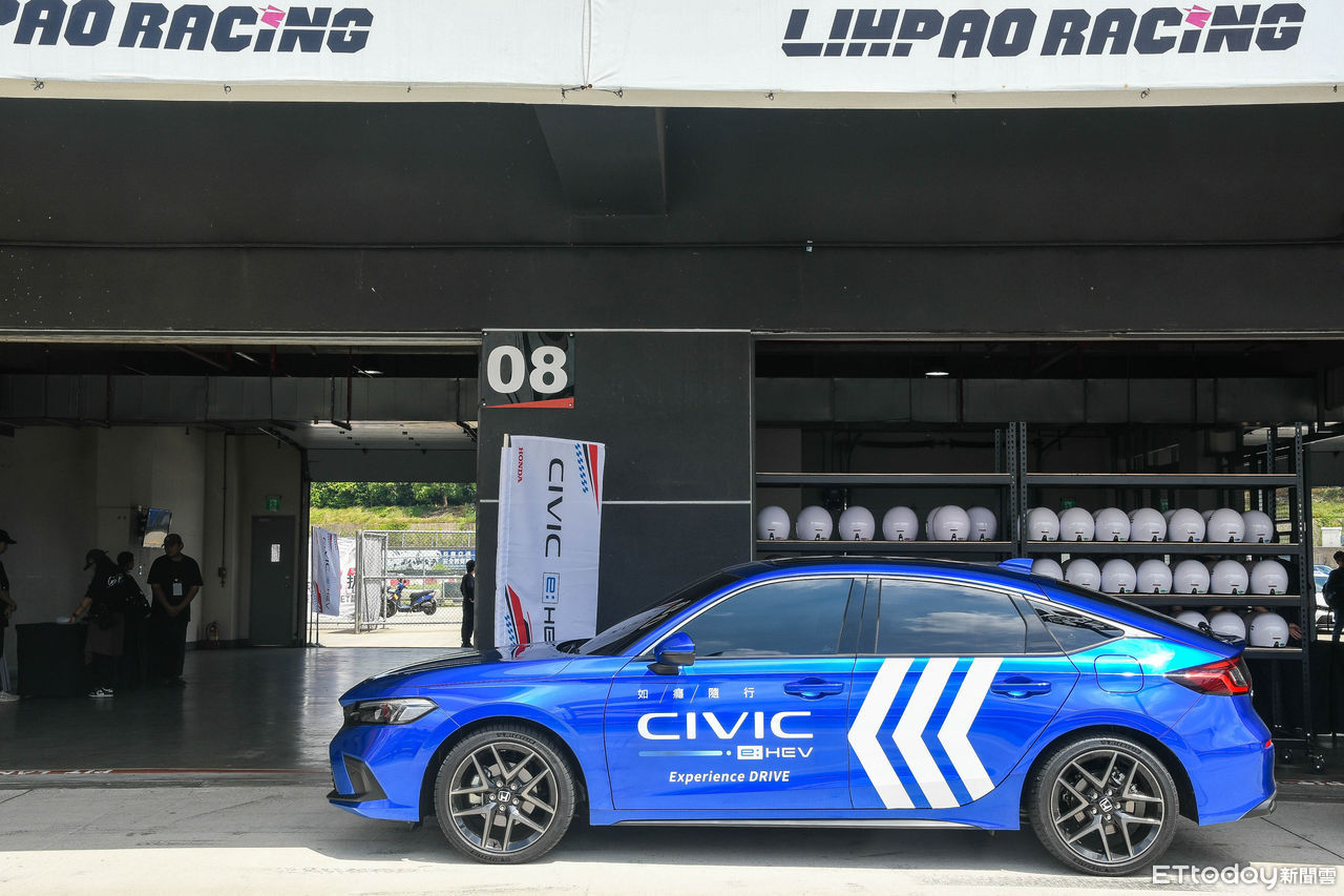 ▲11代HONDA Civic在麗寶賽道秀身手，一般道路省油、又好開！（圖／記者徐煜展攝，以下同）