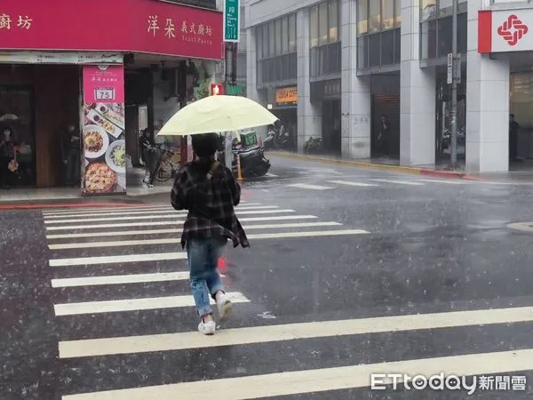 ▲▼午後雷陣雨。（圖／記者林振民攝）