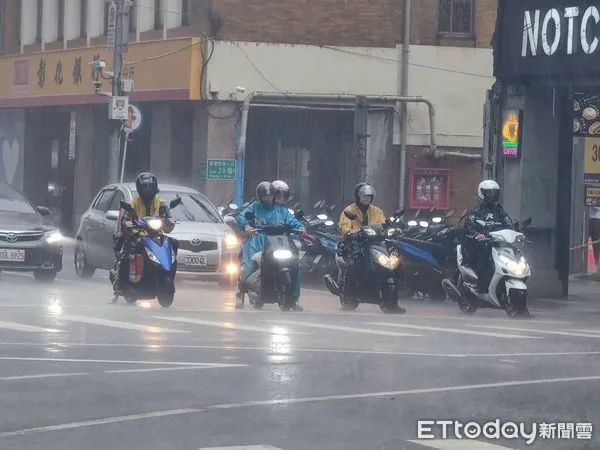 ▲▼午後雷陣雨。（圖／記者林振民攝）