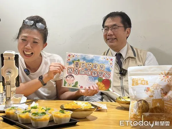 ▲台南市長黃偉哲，和料理達人蔡季芳老師聯手，直播推廣台南的頂級愛文芒果，這場直播活動吸引了上萬瀏覽人次。（圖／記者林悅翻攝，下同）