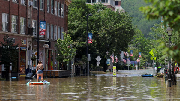 ▲▼ 美國東北部的佛蒙特州（Vermont）大雨引發的洪水已淹沒約有8000人口的蒙特佩利爾市中心。（圖／路透）