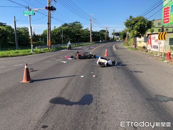 ▲▼高雄死亡車禍！大寮2機車路口相撞。（圖／記者吳世龍翻攝）