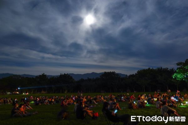 ▲台東最美星空音樂會15日晚間關山紅石溪畔登場 。（圖／記者楊漢聲翻攝）