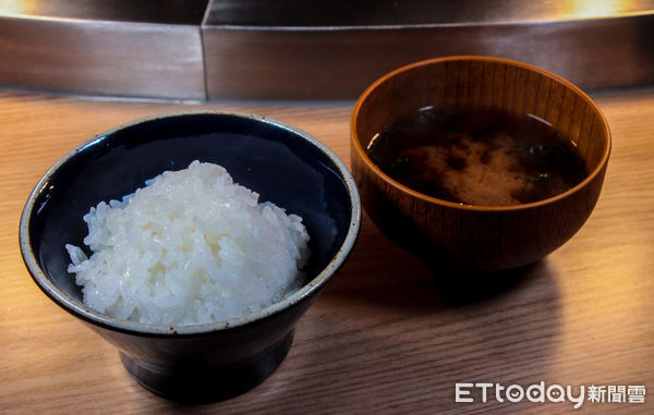 ▲▼「挽肉と米」白飯可以免費續碗。（圖／記者黃士原攝）